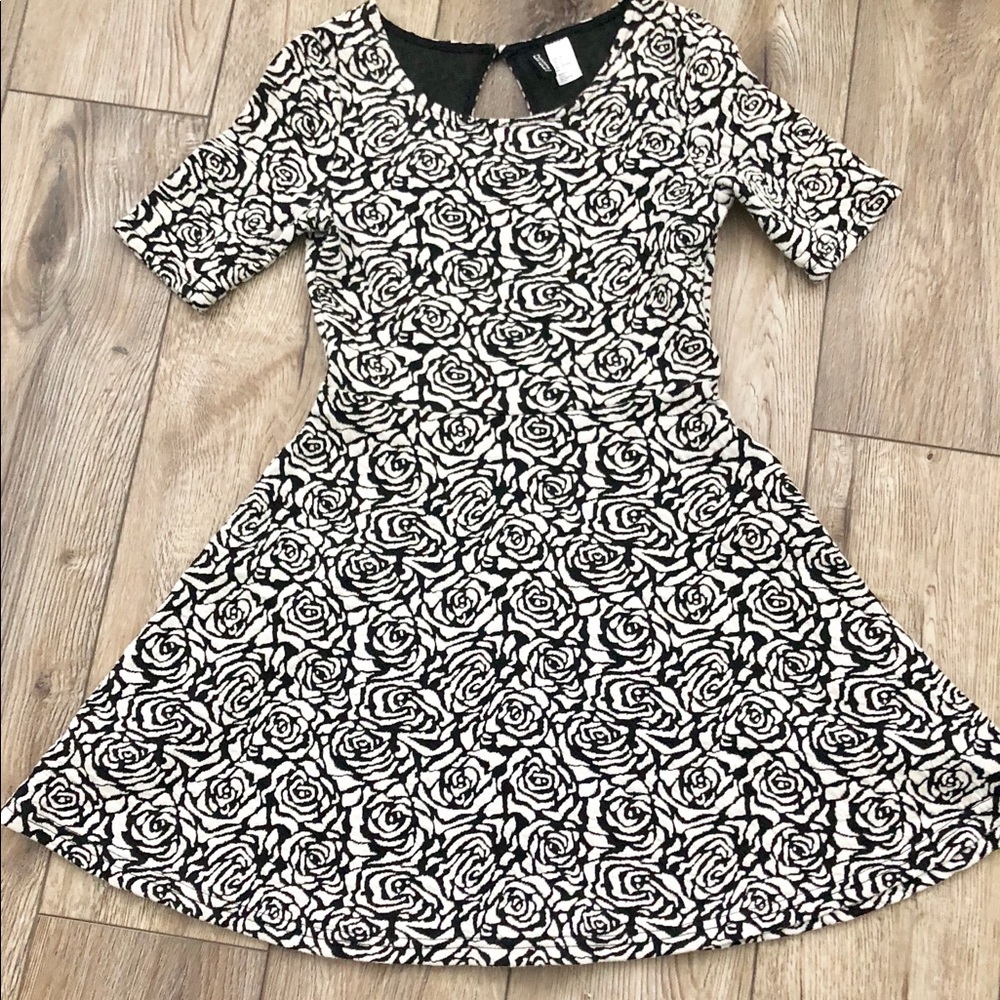 H&M Divided Black/White Floral Skater Dress